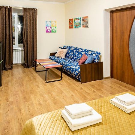 Rainbow Apartment Near Rynok Sq Λβιβ Εξωτερικό φωτογραφία