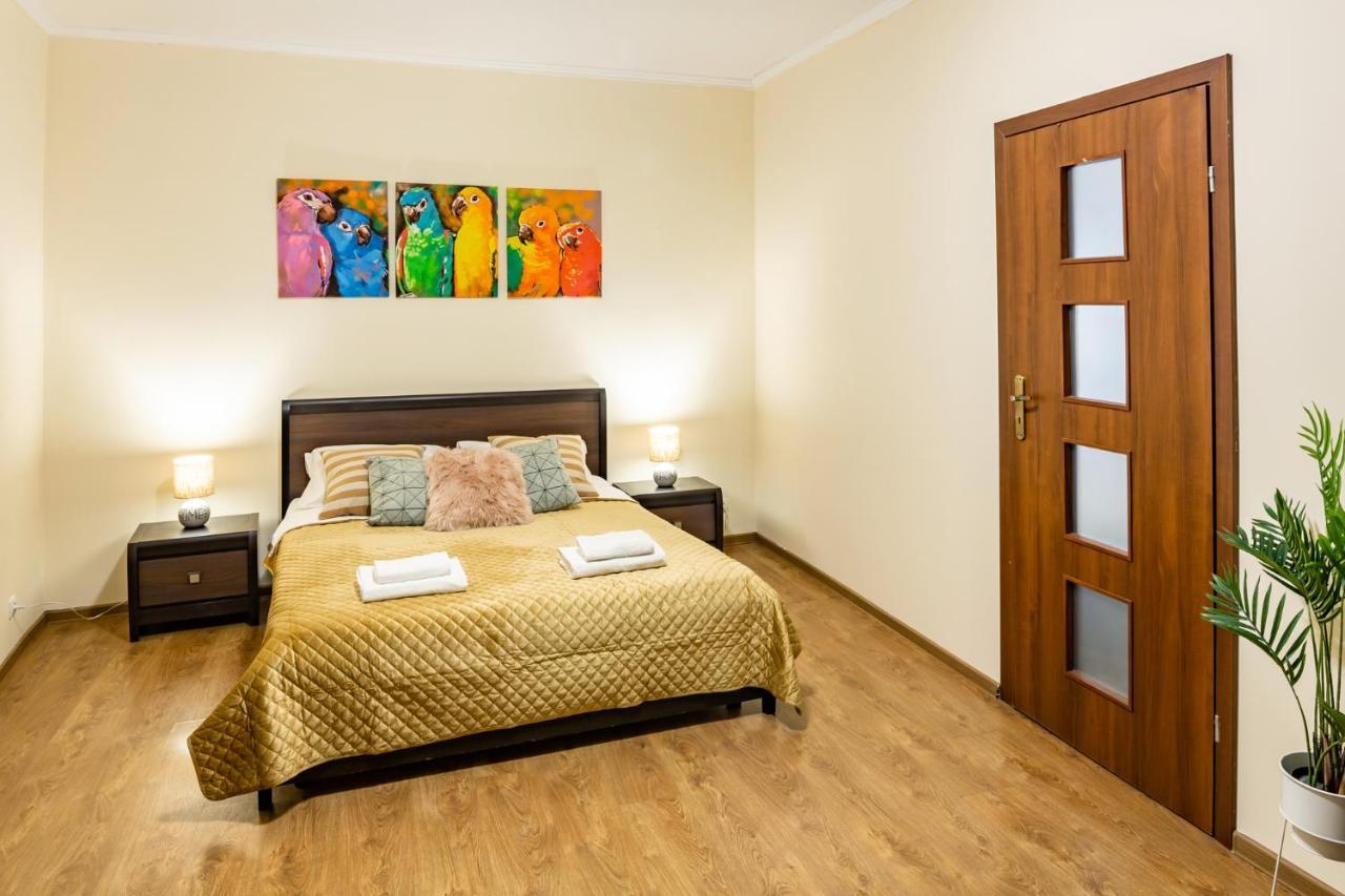 Rainbow Apartment Near Rynok Sq Λβιβ Εξωτερικό φωτογραφία